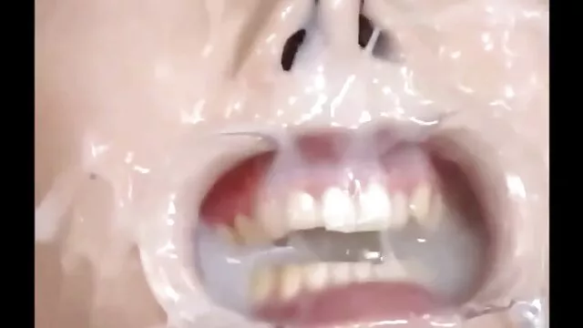 Nena con pezones tatuados y perforados se hentaisubespañol folló el coño