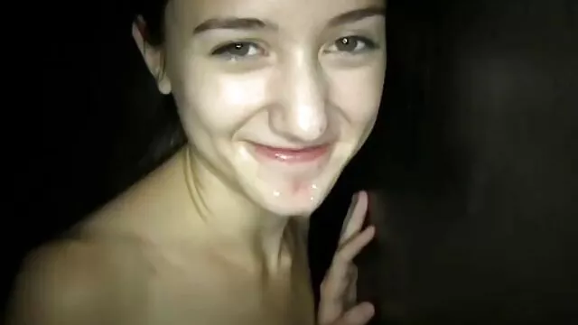 Pequeña xnxx subtitulos en español latina rellena de polla palpitante