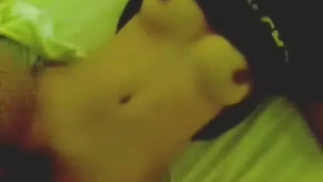 Linda morena porno español sub Willow Winters toma la polla dura de su novio