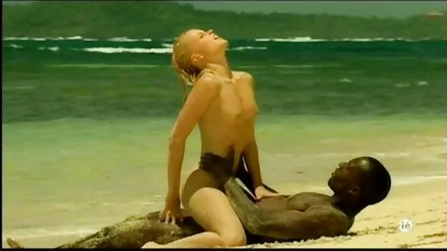 ¡La ninfómana milf Sara Jay toma sexo subtitulado en castellano 3 pollas jóvenes en su gran botín!