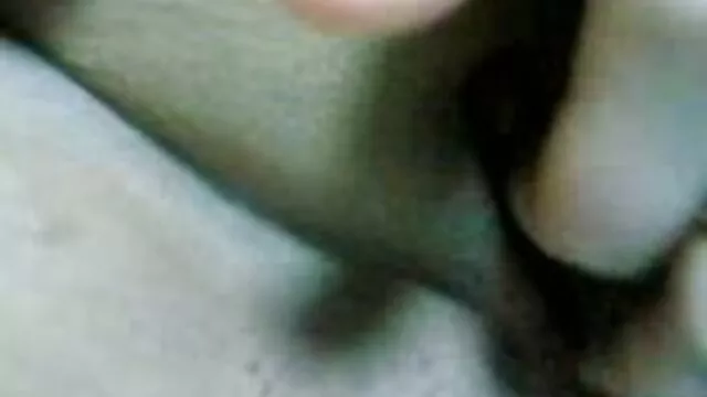 Adolescente Yhivi recibe una BBC porn subtitulado en la piscina