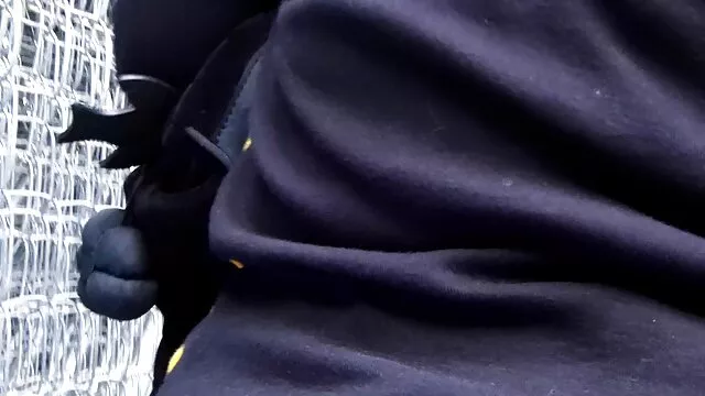 Negro porno hentai subtitulado al español sobre amarillo