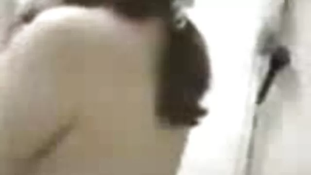 Esposa caliente videos hentai sub español sin censura Nicole chupa decenas de pollas y le encanta