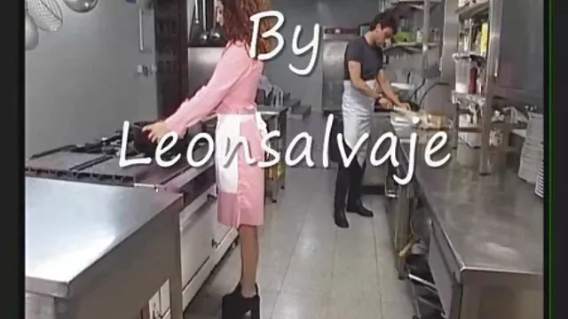 Bellezas salvajes se besan y se lamen anime hentai subtitulado español en diferentes poses