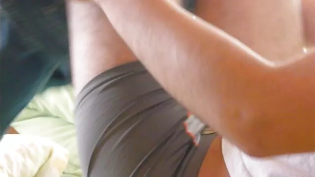 Atar tetas, masturbación con vibrador porno hentai sub español y juego de cera