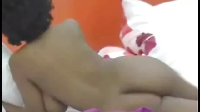 Belleza japonesa delgada es escupida videos hentai xxx sub español por dos pollas peludas